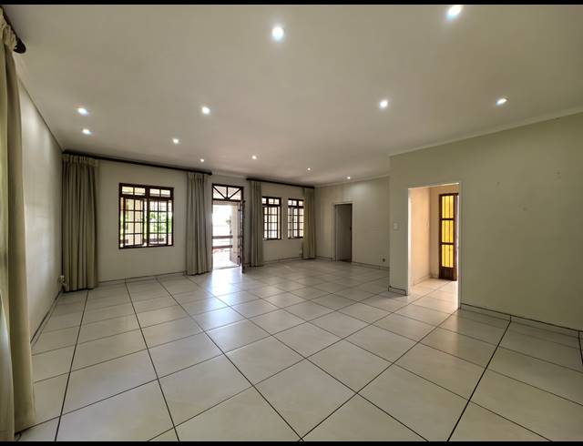 2 BEDROOM RETIREMENT UNIT FOR SALE IN BROMHOF